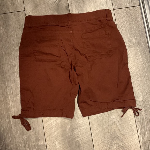 Rust coloured cargo shorts, size 8 - Picture 2 of 3